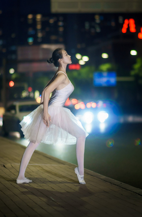 爱游戏体育app-法甲强强对话：里尔绝平南特，榜单尘埃落定，里尔夺得法甲冠军